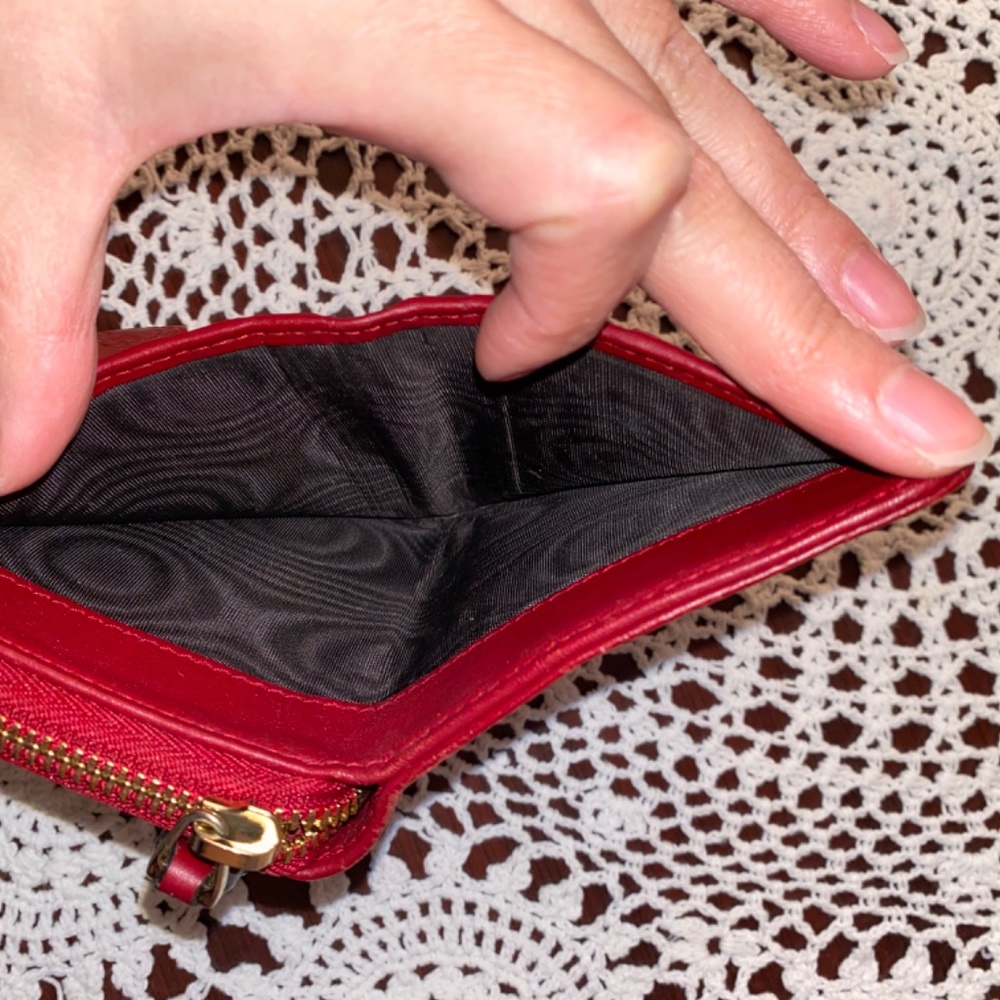 ✨Authentic Gucci Red Wallet✨ - Picture 5 of 10